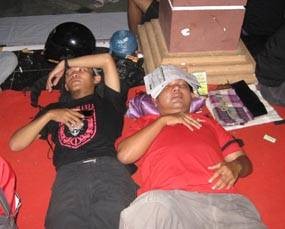 Suporter Deltras Mogok Makan