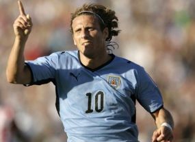 Sepatu Emas Sudah, Forlan Juga Ingin Piala Emas