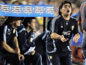 Maradona Kesal Lapangan Dipakai Konser