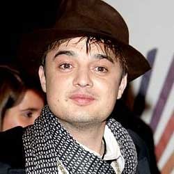 Kepergok Mabuk di Pesawat, Pete Doherty Dipenjara