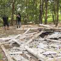 Pendulang Emas di Banyuwangi Ngamuk, Dua Pos Perhutani Rusak