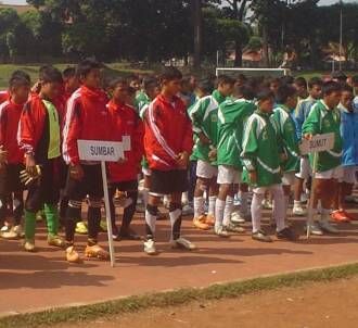 Berebut Peluang Main Bola di Thailand