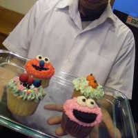 Cup Cakes Berhiaskan Elmo