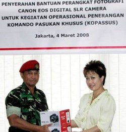 Kolonel Ricky Dianugerahi Bintang Kartika