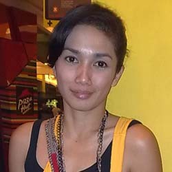 Ussy Legalkan Manohara Jadi Artis