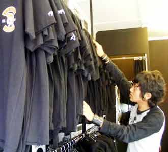 Bisnis Sampingan Band Indie