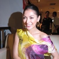 Aimee Juliette Nangis Minta Dituntun Sopir Taksi