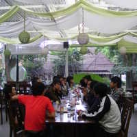 Bersantap di Rumah Pohon Yang Homy