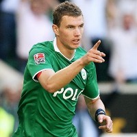 Kaka Pergi, Dzeko Merapat