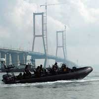 TNI AL Amankan Peresmian Suramadu