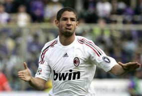 Pato Ingin Bicara dengan Chelsea