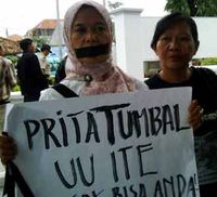 Demo Mendukung Pembebasan Prita 