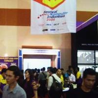 Aksi Telanjang Jadi Sorotan di Pameran Komputer