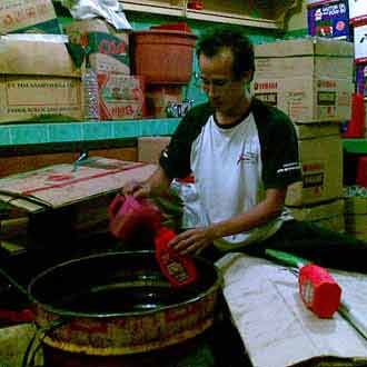 Pabrik Oli Palsu Dibongkar