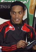 Dinho Pemimpin Milan