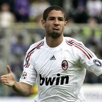 Leonardo: Pato & Pirlo Tetap di Milan