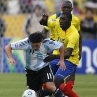 Tevez Gagal Penalti, Argentina Kalah  