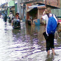 Tanggul Antirob Pesisir Jakarta Hampir Rampung