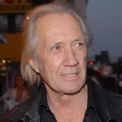 Ahli Forensik: David Carradine Bukan Mati Bunuh Diri