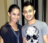 Poppy Bunga Pamer Cowok Baru