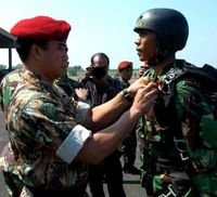 14 Siswa Dikpaska Dapat Brevet Terjun