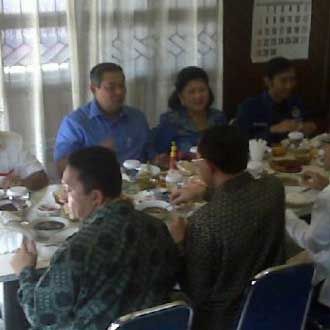 Rawon Rampal Jadi Pilihan SBY