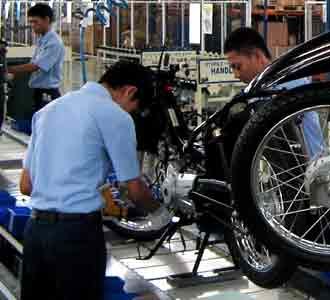 Melongok Pabrik TVS di Karawang