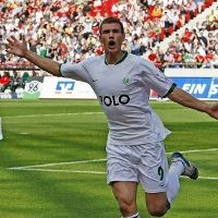 Tolak Cassano, Milan Terus Buru Dzeko