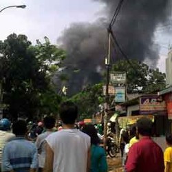 Api Amuk Pangkalan Minyak di Cililitan. 19 Unit Damkar Dikerahkan