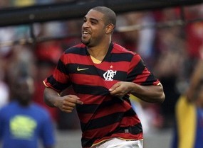 Adriano Terancam Digusur dari Tim