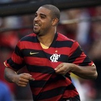 Adriano Terancam Digusur dari Tim