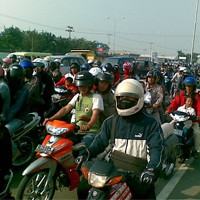 Jembatan Suramadu Masih Diminati, Lalin Kedung Cowek Macet