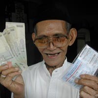 Mendongrak Citra dengan Utang