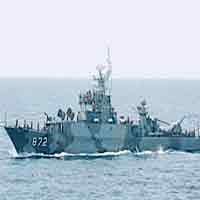 KRI Untung Suropati Amankan KM Meitha Anugerah 