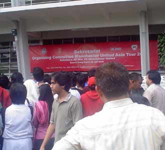 Berebut Tiket MU vs INA