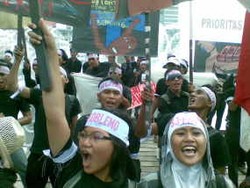 I love All to Capres Bergema di Bundaran HI