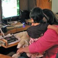 Ibu Siarkan Langsung Pelecehan Seks Anak di Internet