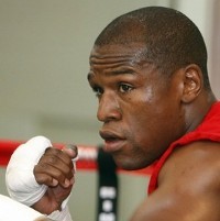 Cedera Tunda Comeback Mayweather