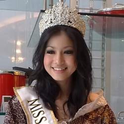 Miss Indonesia 2009 Tiap Hari Ngomong Logat Bule