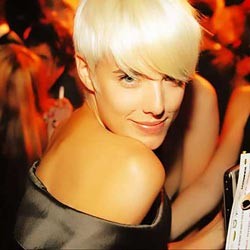 Agyness Dyen, Mundur Dari Dunia Modelling Demi Cinta