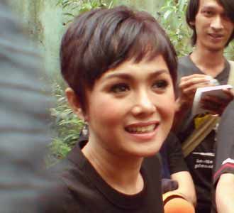 Yuni Shara Bantah Pacari Raffi