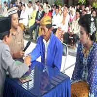 Dinsos dan PKK Sponsori Nikah Massal 103 Pengantin