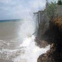 Rayakan Kelulusan, Dua Pelajar Terseret Ombak 