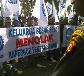 1.000 Buruh Geruduk Gedung Sate