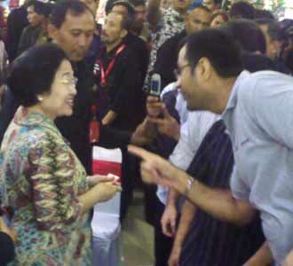 Megawati Turun ke Pasar