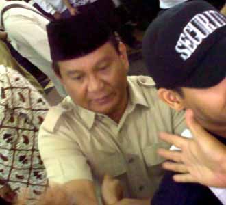Prabowo Sambangi Pasar Tanah Abang