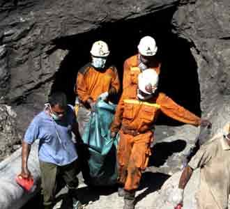 Korban Tambang Meledak Dievakuasi