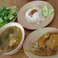 Yuk Kite Makan Nasi Uduk Betawi!