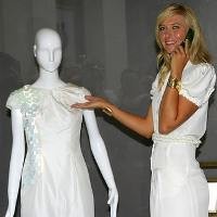 Kalau Maria Berpose di Etalase