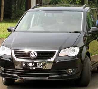 Jajal VW Touran di Bandung